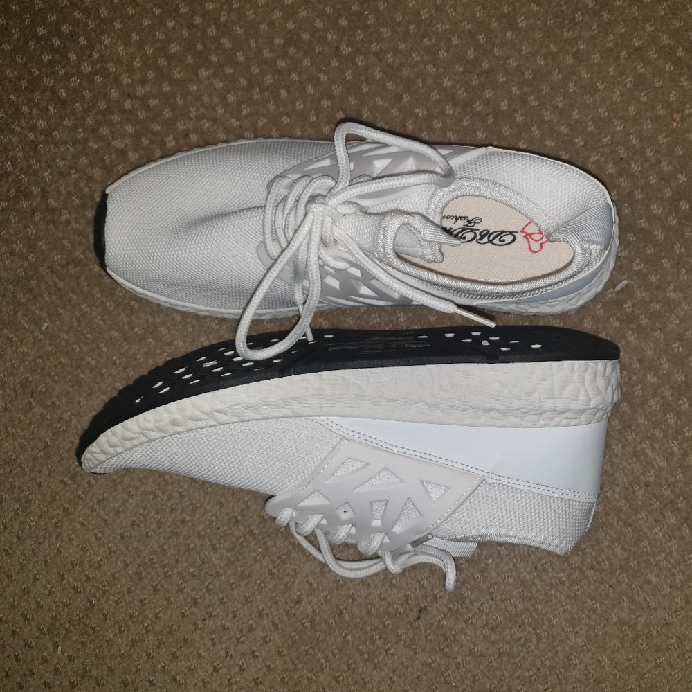 ❌️❌️SOLD❌️❌️Women's fashion sneakers shoes